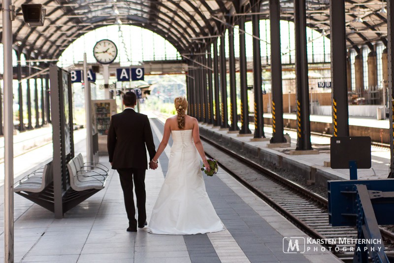 Warum nicht mal ungewöhnliche Hochzeitsbilder - Der Bahnhof...