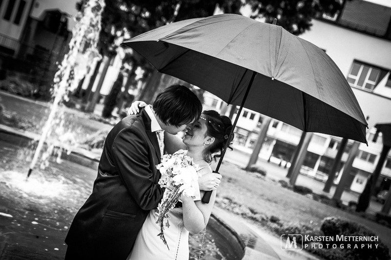 Regenhochzeit - Zum Glück war der Regenschirm dabei