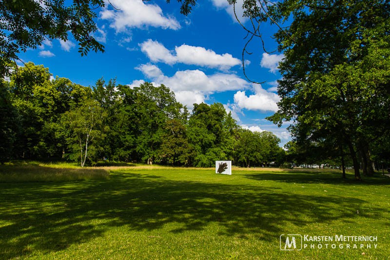 Herrliches Spiel von Licht und Schatten für Hochzeitsbilder im Kurpark Bad Homburg