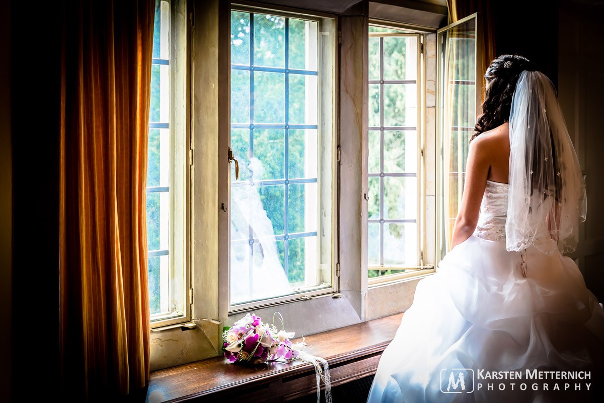 Ungeplanter Moment am Rand einer Hochzeit